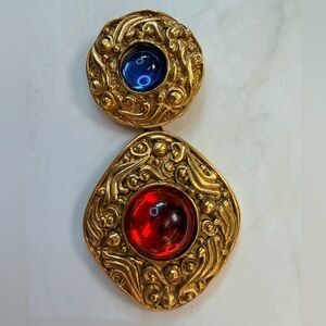 SOLD CHANEL Brooch Gripoix Goldplated Gold